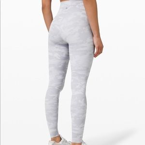 Light Camo Wonder Under 28” Size 8 NWOT